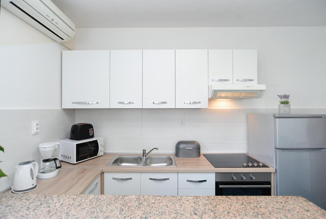 Apartments Milka 2074 Poreč Exterior foto